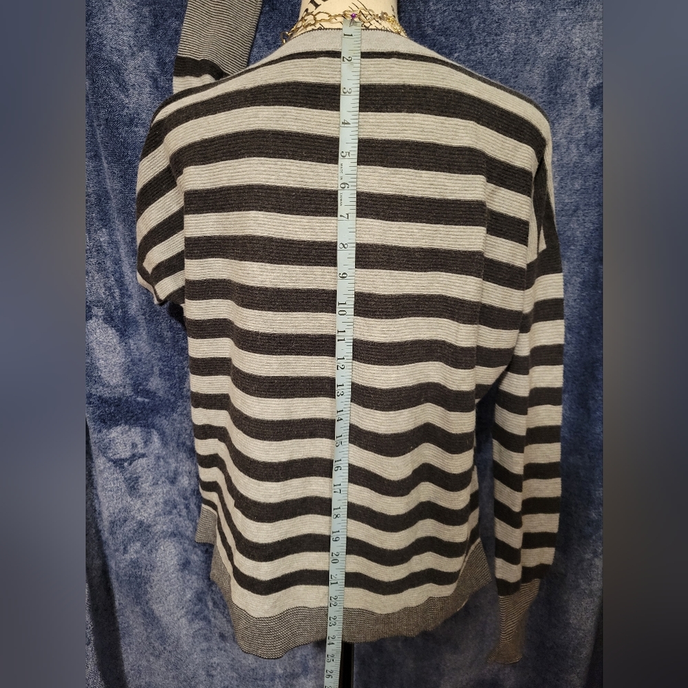 VICTORIA SECRET SWEATER - Picture 2 of 4